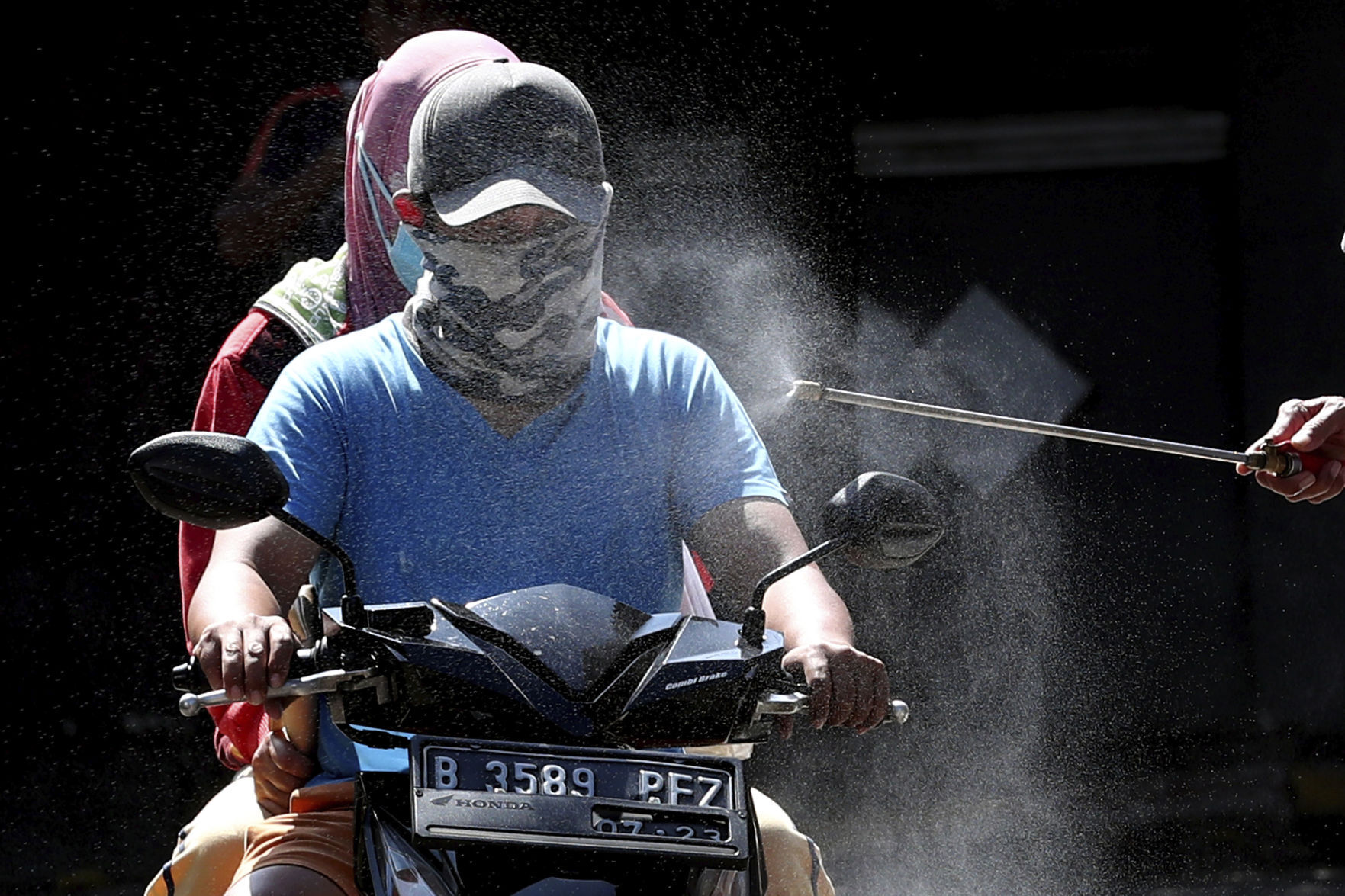 APTOPIX Virus Outbreak Indonesia